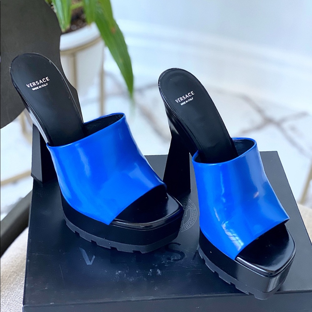 Authentic Versace heels - Picture 2 of 5